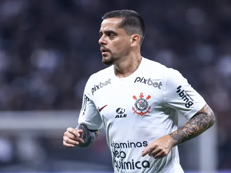 Fagner é anunciado no Cruzeiro e deixa mensagem de despedida ao Corinthians