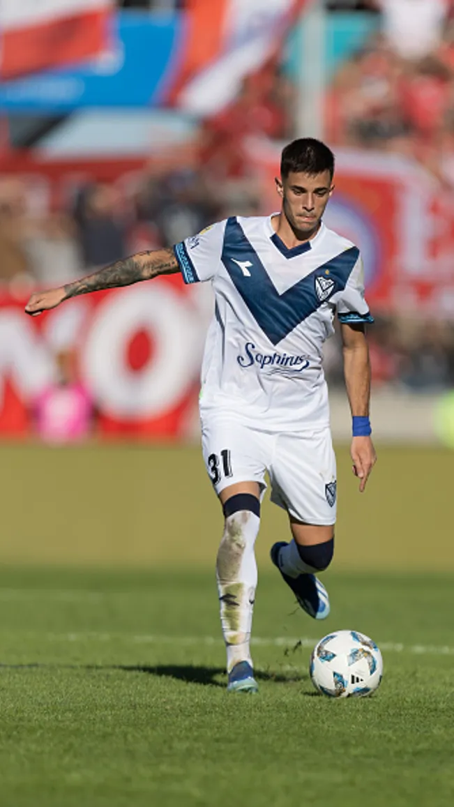 Valentín Gomez atuando no Velez Sarsfield – (Photo by Mateo Occhi/Getty Images)