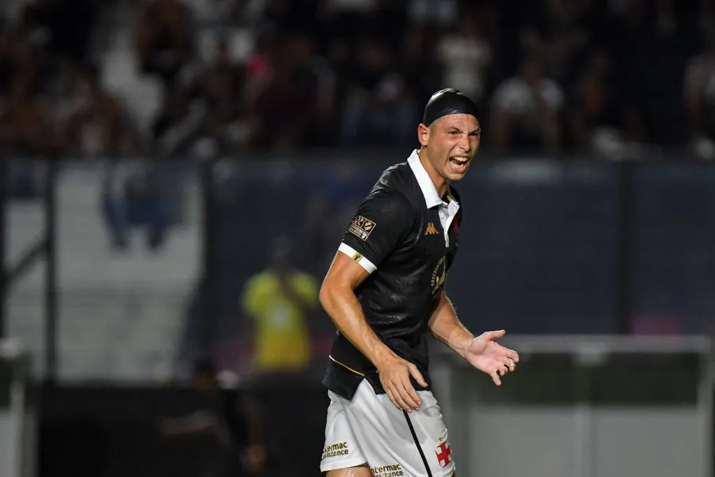 Capasso jogador do Vasco durante partida contra o Boavista no São Januário pelo campeonato Carioca 2024.  Foto: Thiago Ribeiro/AGIF