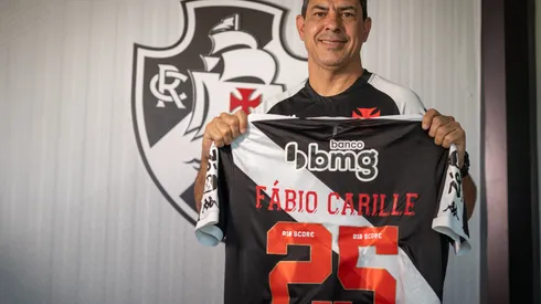 Foto: Divulgação/Vasco – Carille durante visita ao CT do Vasco.