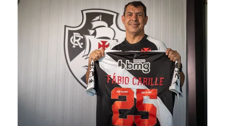 Foto: Divulgação/Vasco - Carille durante visita ao CT do Vasco.