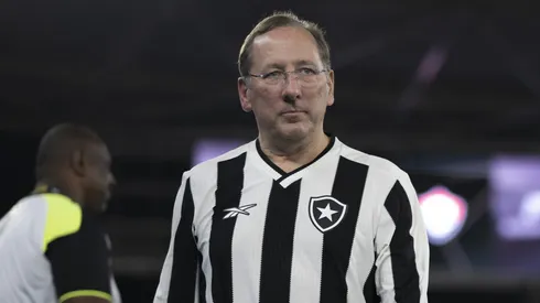 John Textor durante partida entre Botafogo e Vitória no Brasileirão 2024.