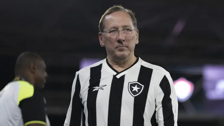 John Textor durante partida entre Botafogo e Vitória no Brasileirão 2024.