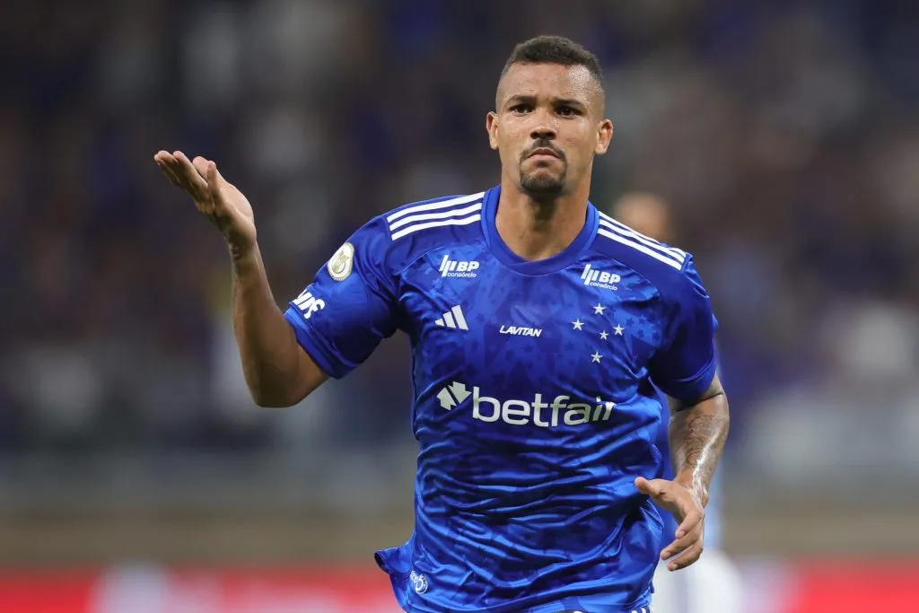 Zé Ivaldo comemorando gol durante partida contra o Vasco no Brasileirão 2024. Foto: Gilson Lobo/AGIF
