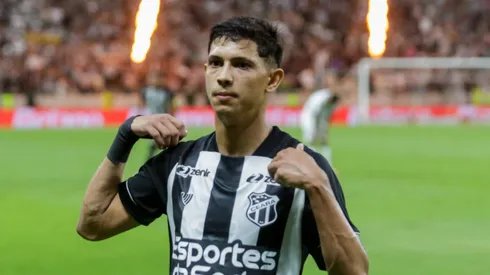 Pulga durante confronto contra o Guarani na Série B de 2024.