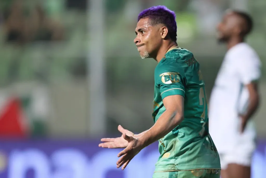 Victor Jacaré durante partida contra o Goiás na Série B 2024. Foto: Gilson Lobo/AGIF