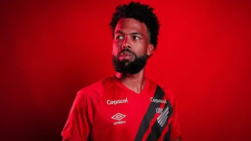 Falcão, novo jogador do Athletico, durante sua apresentação.