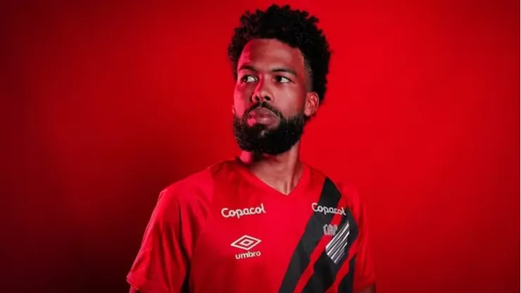 Falcão, novo jogador do Athletico, durante sua apresentação.