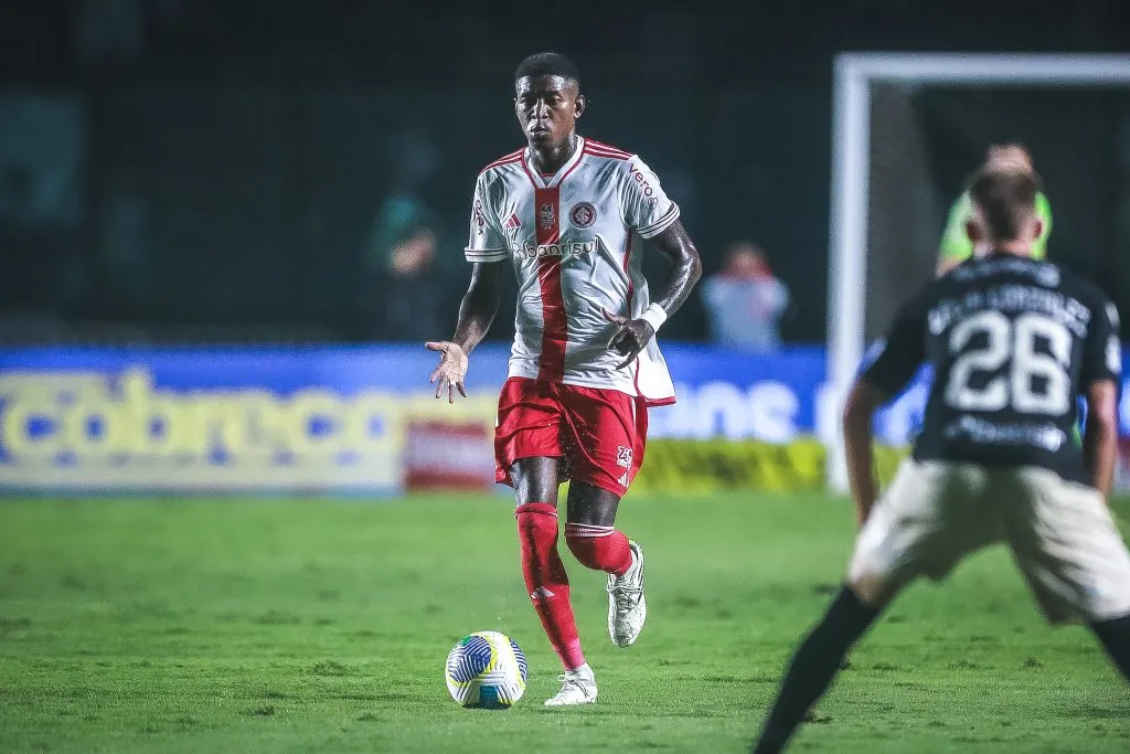 Com o respiro financeiro após a venda de Gabriel Carvalho, Vitão deve ‘reforçar’ o Inter ficando para 2025. Foto: Giancarlo Santorum/AGIF