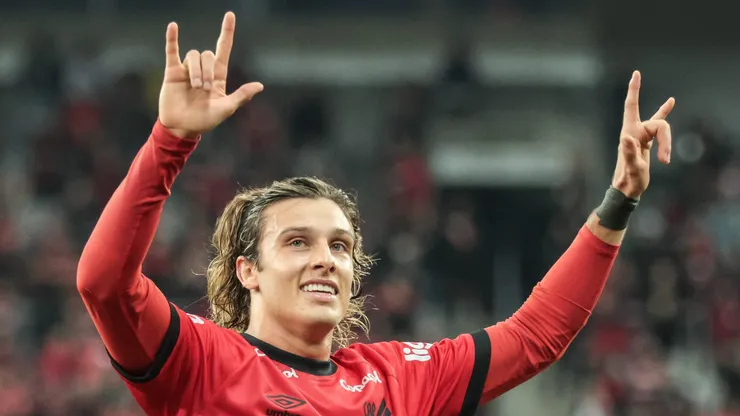 Agustin Canobbio jogador do Athletico-PR comemora seu gol durante partida contra o Cuiaba no estadio Arena da Baixada pelo campeonato Brasileiro A 2023.
