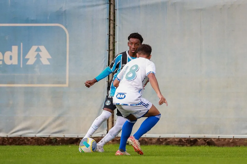 O jogador Gabriel Mec durante partida entre Gremio x Cruzeiro pelo campeonato Brasileiro Sub-20 no Ct Presidente Helio dourado. Gabriel Mec. Foto: Giancarlo Santorum/AGIF