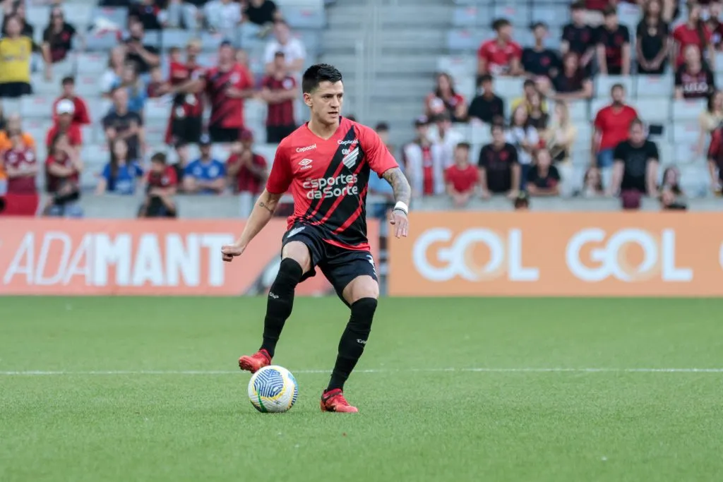 Leo Godoy durante partida contra o Internacional no Campeonato Brasileiro de 2024. Foto: Robson Mafra/AGIF