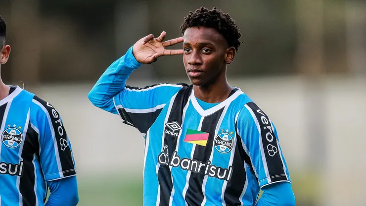 O jogador Gabriel Mec durante partida entre Gremio x Cruzeiro pelo campeonato Brasileiro Sub-20 no Ct Presidente Helio dourado. Gabriel Mec. Existem rumores de um suposto negocio com o Chelsea intermediado pelo pai do atacante Neymar Jr. Foto: Giancarlo Santorum/AGIF