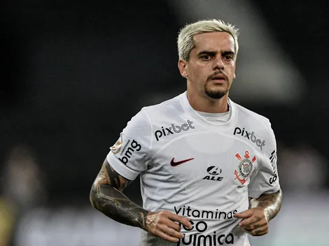 Saída de Fagner tem atualização quente no Corinthians