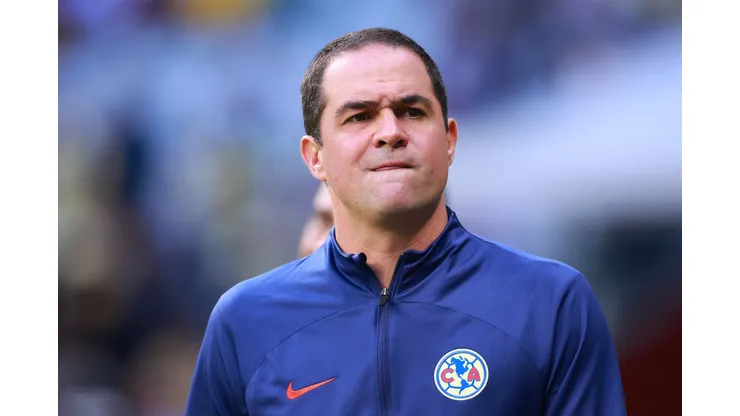 André Jardine durante confronto contra o Puebla na Liga MX 2023.