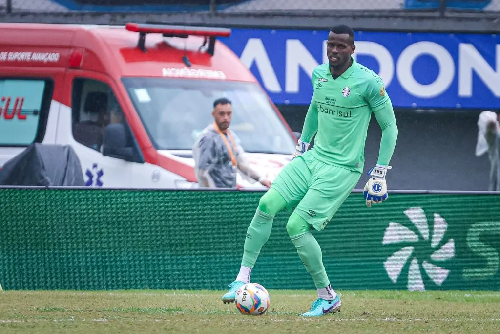 Caíque  durante partida contra o Caxias no Campeonato Gaúcho 2024. Foto: Maxi Franzoi/AGIF