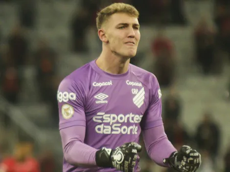 Léo Linck pode ficar no Athletico e Botafogo por conta de rival