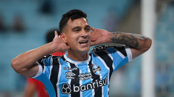 Cristaldo tem futuro incerto no Grêmio.