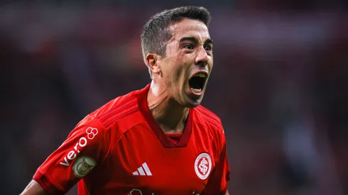 Carlos De Pena jogador do Internacional comemora seu gol durante partida contra o Goias no estadio Beira-Rio pelo campeonato BRASILEIRO A 2023.