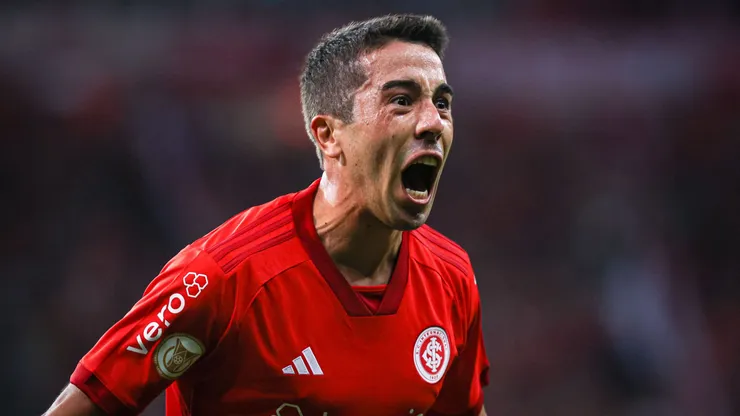 Carlos De Pena jogador do Internacional comemora seu gol durante partida contra o Goias no estadio Beira-Rio pelo campeonato BRASILEIRO A 2023.