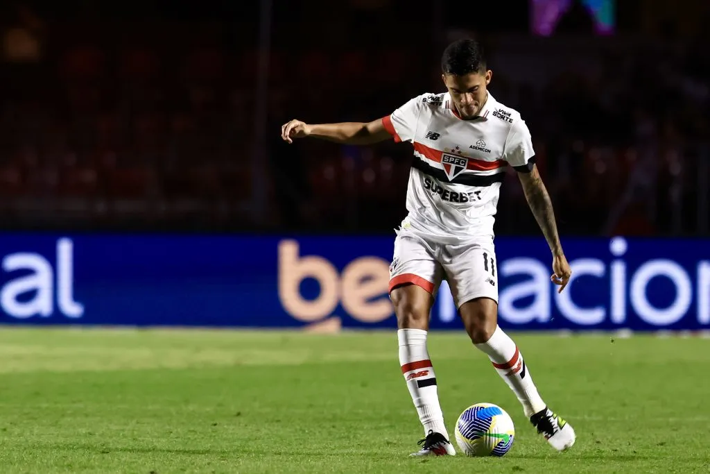 Rodrigo Nestor durante partida contra o Internacional no Campeonato Brasileiro A 2024. Foto: Marcello Zambrana/AGIF