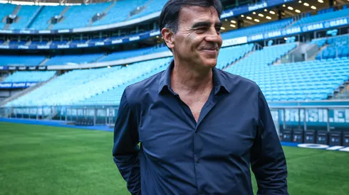 FOTO: LUCAS UEBEL/GREMIO FBPA – Gustavo Quinteros durante visita a Arena do Grêmio.
