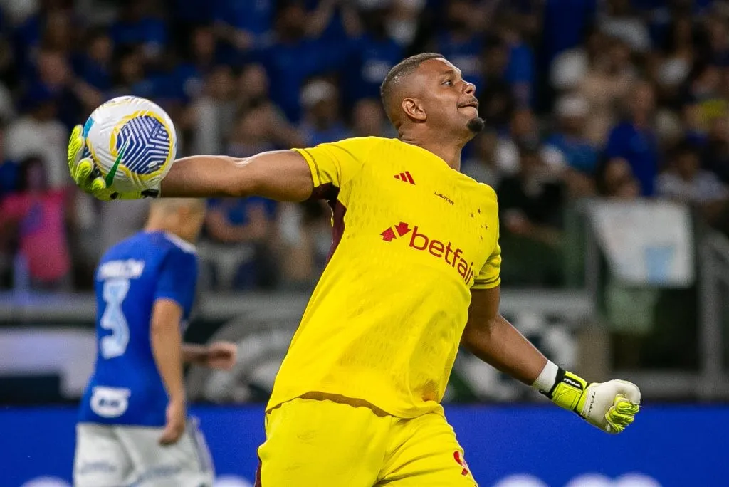 Anderson jogador do Cruzeiro durante partida contra o Botafogo no  Mineirão pelo campeonato Brasileiro A 2024. Foto: Fernando Moreno/AGIF