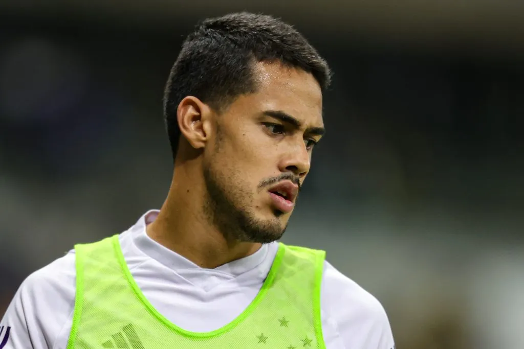 MG – BELO HORIZONTE – 10/05/2023 – BRASILEIRO A 2023, CRUZEIRO X FLUMINENSE – Lucas Oliveira jogador do Cruzeiro durante aquecimento antes da partida contra o Fluminense no estadio Mineirao pelo campeonato BRASILEIRO A 2023. Foto: Gilson Junio/AGIF