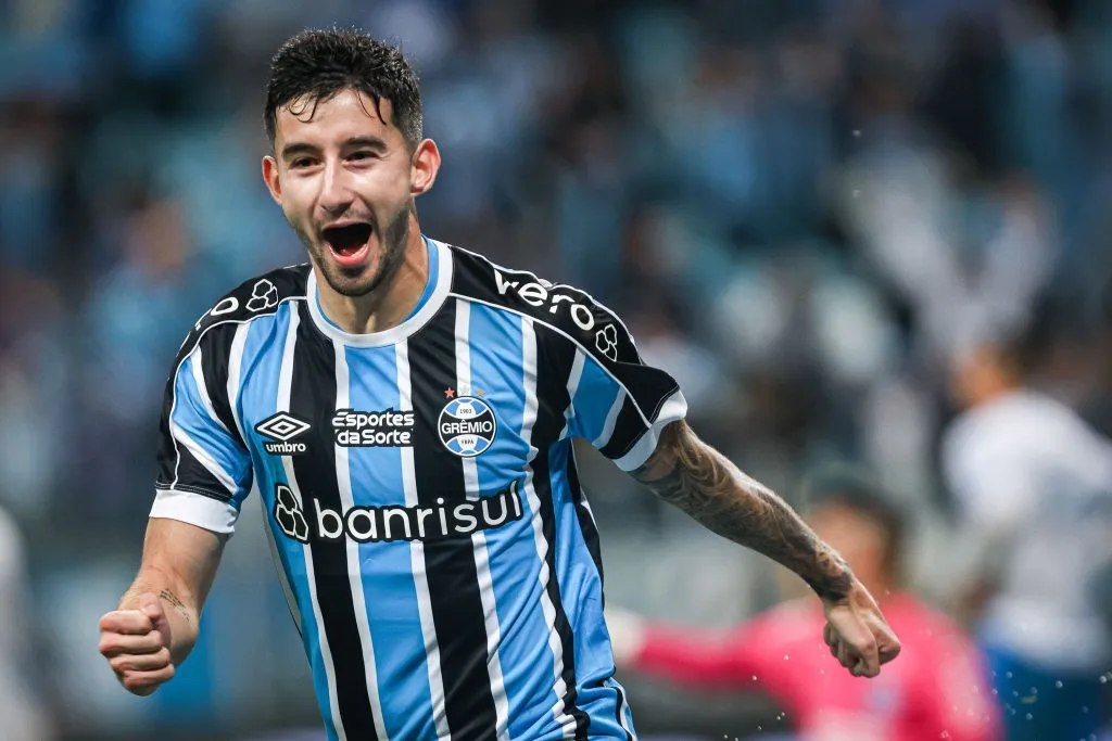 Mathias Villasanti jogador do Gremio comemora seu gol durante partida contra o Bahia no estadio Arena do Gremio pelo campeonato Copa do Brasil 2023. Foto: Maxi Franzoi/AGIF