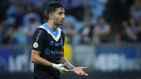 Mathias Villasanti, jogador do Grêmio, durante partida contra o Criciúma pelo Campeonato Brasileiro de 2024.