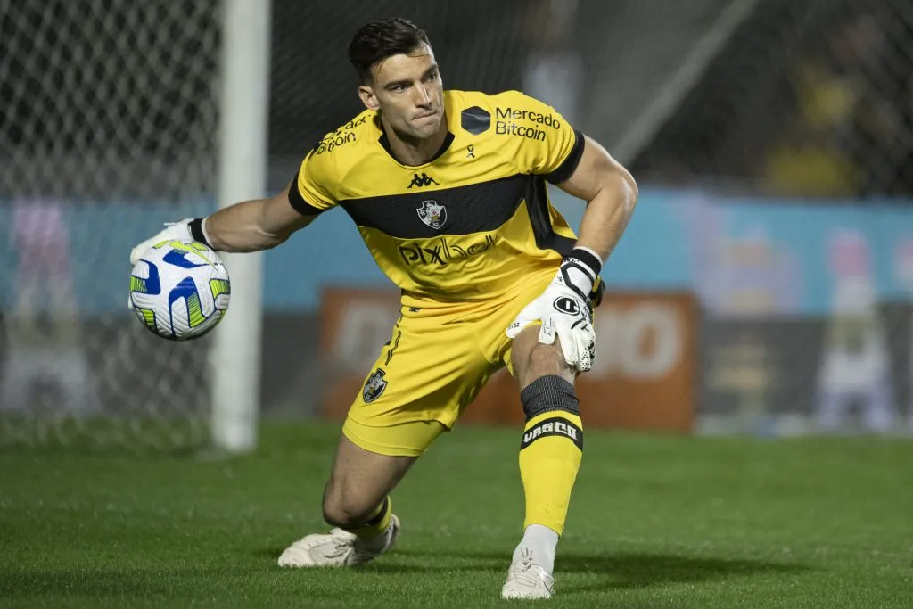 RJ – RIO DE JANEIRO – 23/07/2023 – BRASILEIRO A 2023, VASCO X ATHLETICO-PR – Leo Jardim goleiro do Vasco durante partida contra o Athletico-PR no estadio Sao Januario pelo campeonato Brasileiro A 2023. Foto: Jorge Rodrigues/AGIF