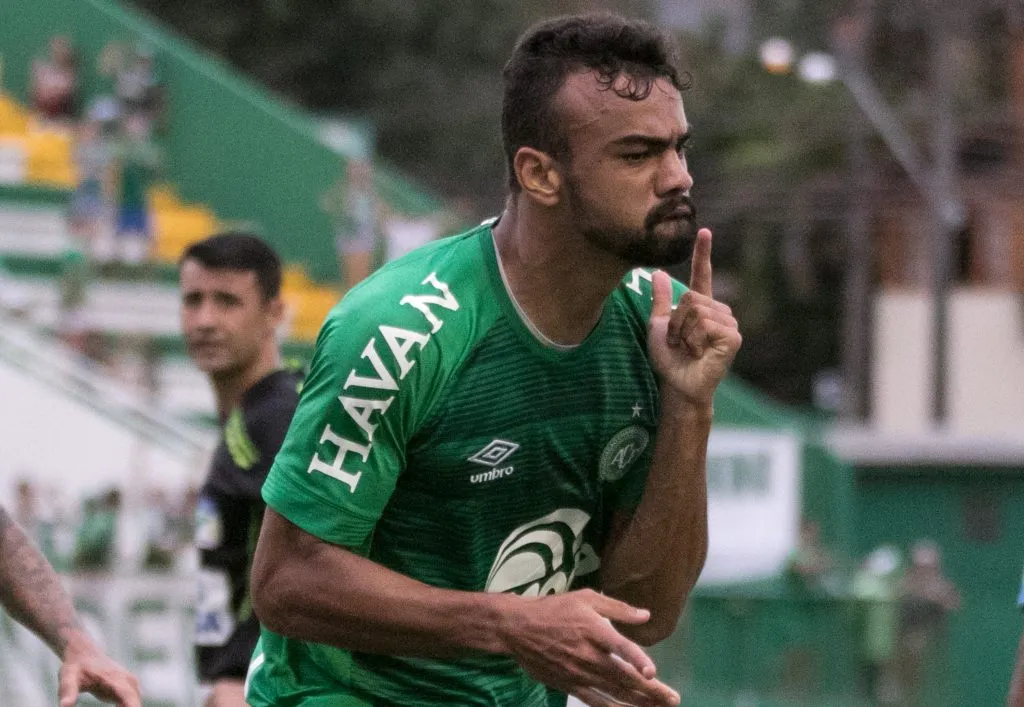SC – Chapeco – 18/02/2018 – Catarinense 2018, Chapecoense x Avai – Fabricio Bruno jogador do Chapecoense comemora seu gol durante partida contra o Avai no estadio Arena Conda pelo campeonato Catarinense 2018. Foto: Liamara Polli/AGIF