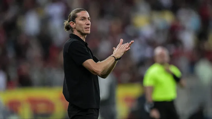 Filipe Luís, técnico do Flamengo, durante partida contra o Atletico-MG pelo Campeonato Brasileiro de 2024.