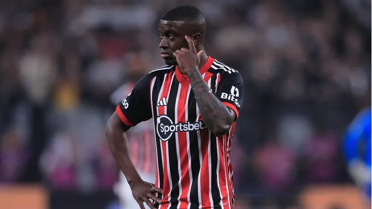 Jhegson Mendez em ação com a camisa do São Paulo, pela Copa do Brasil de 2023.