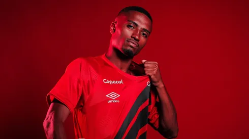 Leozinho, nova contratação do Athletico para a disputa da Série B.