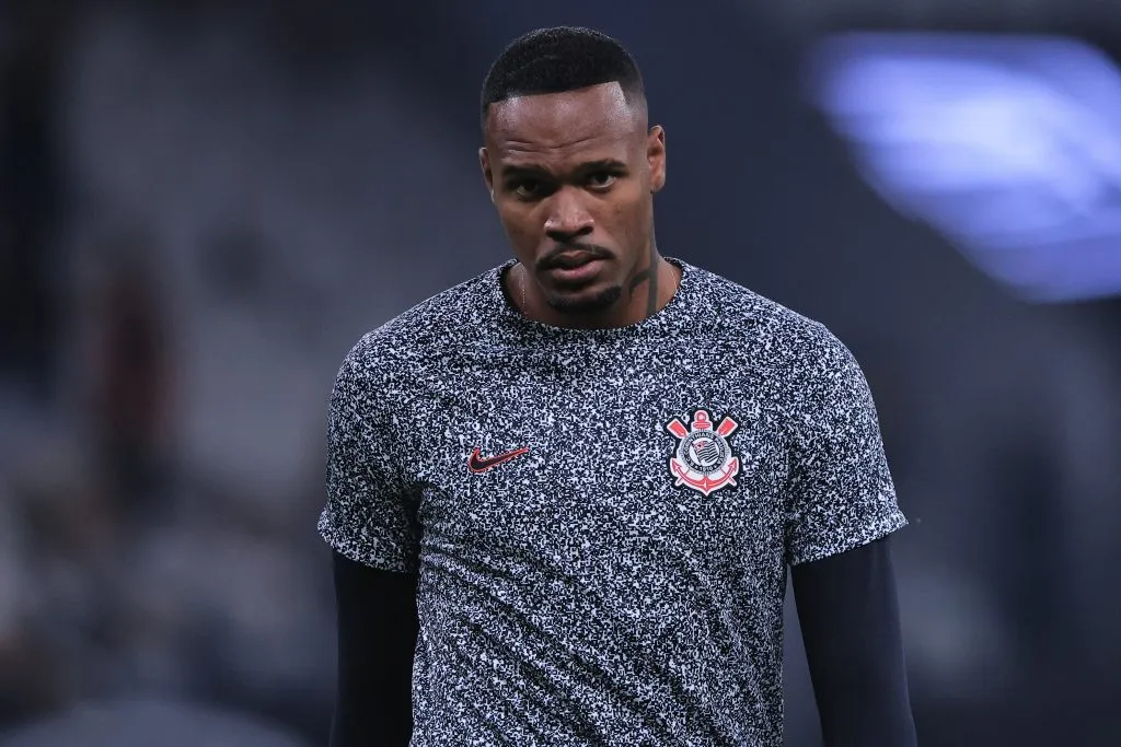 Carlos Miguel durante aquecimento antes da partida contra o América-RN na Copa do Brasil 2024. Foto: Ettore Chiereguini/AGIF
