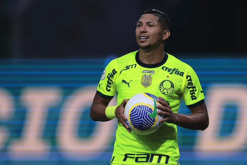 Rony jogador do Palmeiras lamenta durante partida contra o Bahia no estadio Arena Allianz Parque pelo campeonato Brasileiro A 2024. Foto: Ettore Chiereguini/AGIF