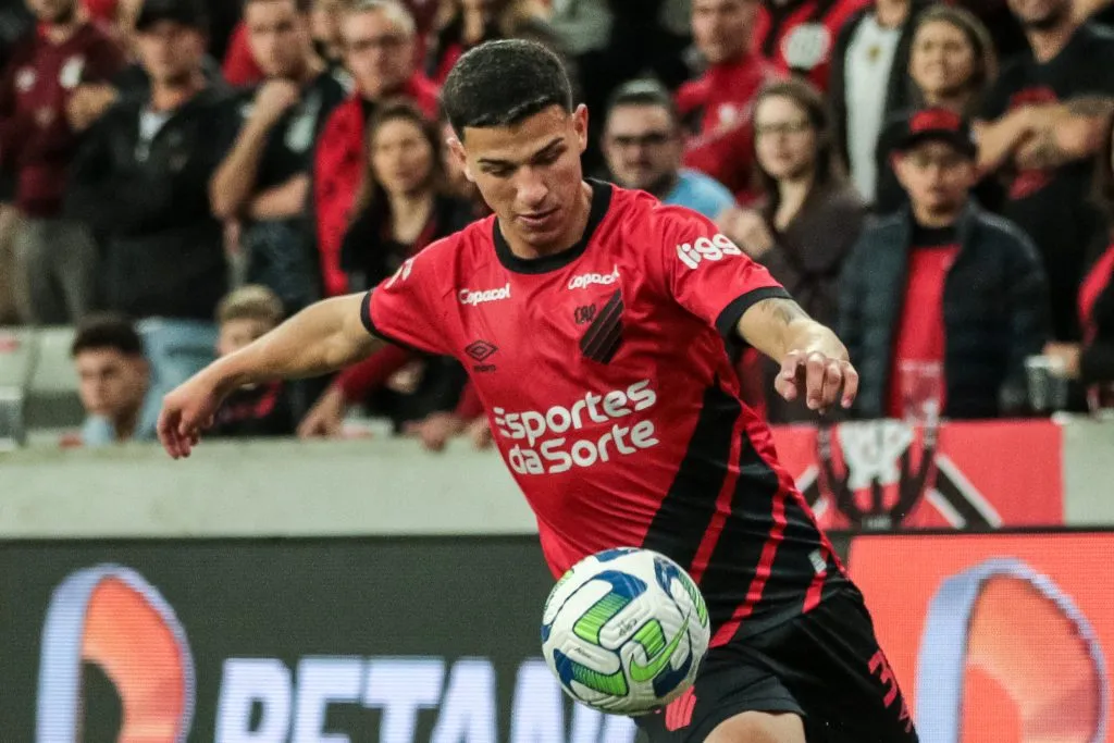 Lucas Esquivel jogador do Athletico-PR durante partida contra o Bahia no estadio Arena da Baixada pelo campeonato Brasileiro A 2023. Foto: Robson Mafra/AGIF