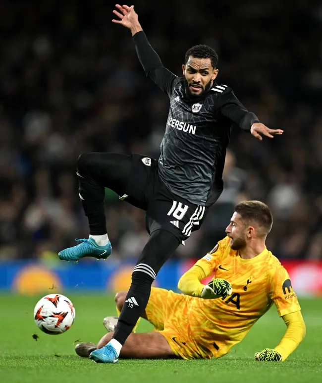 Juninho em partida pelo Qarabag contra o Tottenham (Photo by Justin Setterfield/Getty Images)