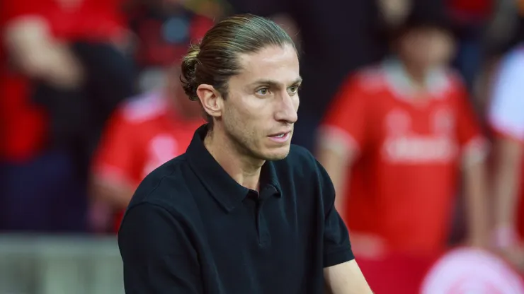 Filipe Luis, técnico do Flamengo, durante partida contra o Internacional (Foto: Luiz Erbes/AGIF)