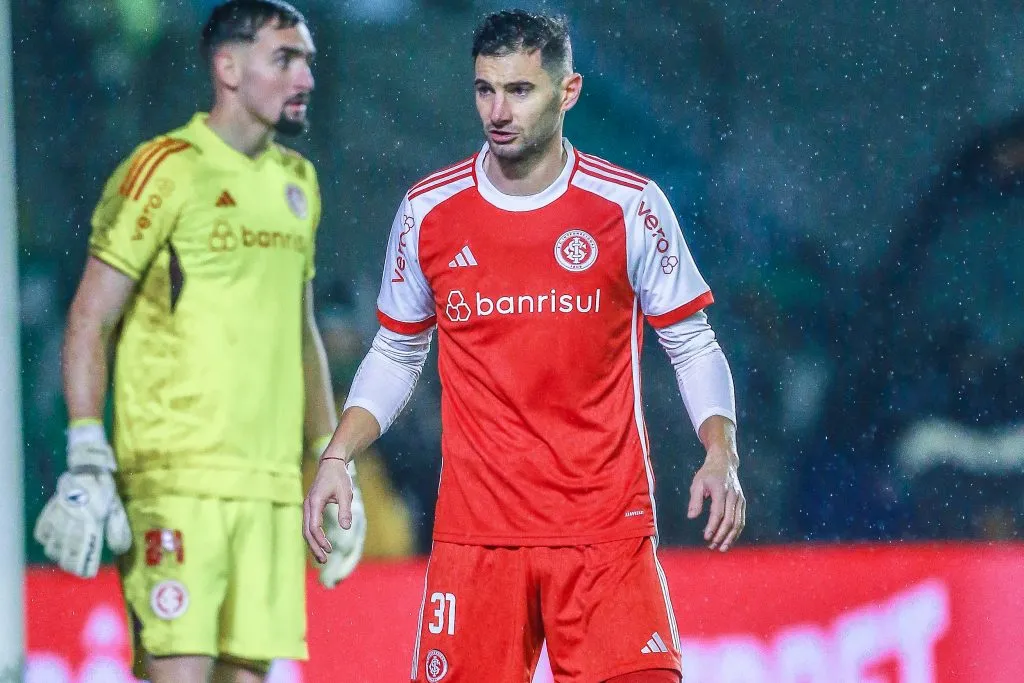 Lucas Alario jogador do Internacional durante partida contra o Juventude no estadio Alfredo Jaconi pelo campeonato Copa Do Brasil 2024. Foto: Giancarlo Santorum/AGIF