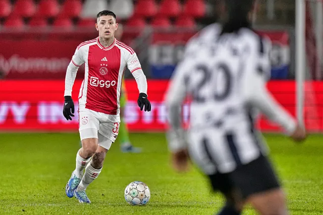 Gáston Avila atuando no Ajax –  (Photo by ProShots/Icon Sport via Getty Images)