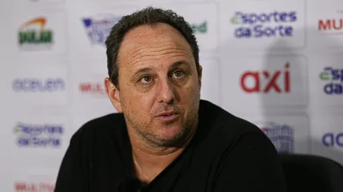 Rogério Ceni durante entrevista coletiva pós-jogo contra o CRB na Copa do Nordeste de 2024 (Imagem: Tiago Caldas /EC Bahia)