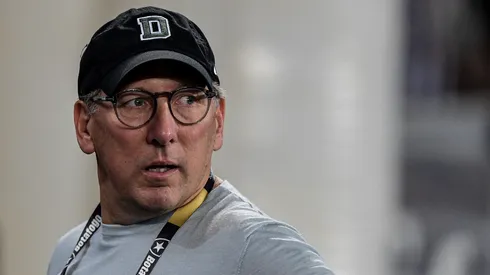 Jhon Textor dono do Botafogo durante partida contra o Palmeiras no estádio Engenhão pelo campeonato Brasileiro A 2023. Foto: Thiago Ribeiro/AGIF