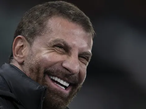 Diretoria do Vasco renova com meio-campista