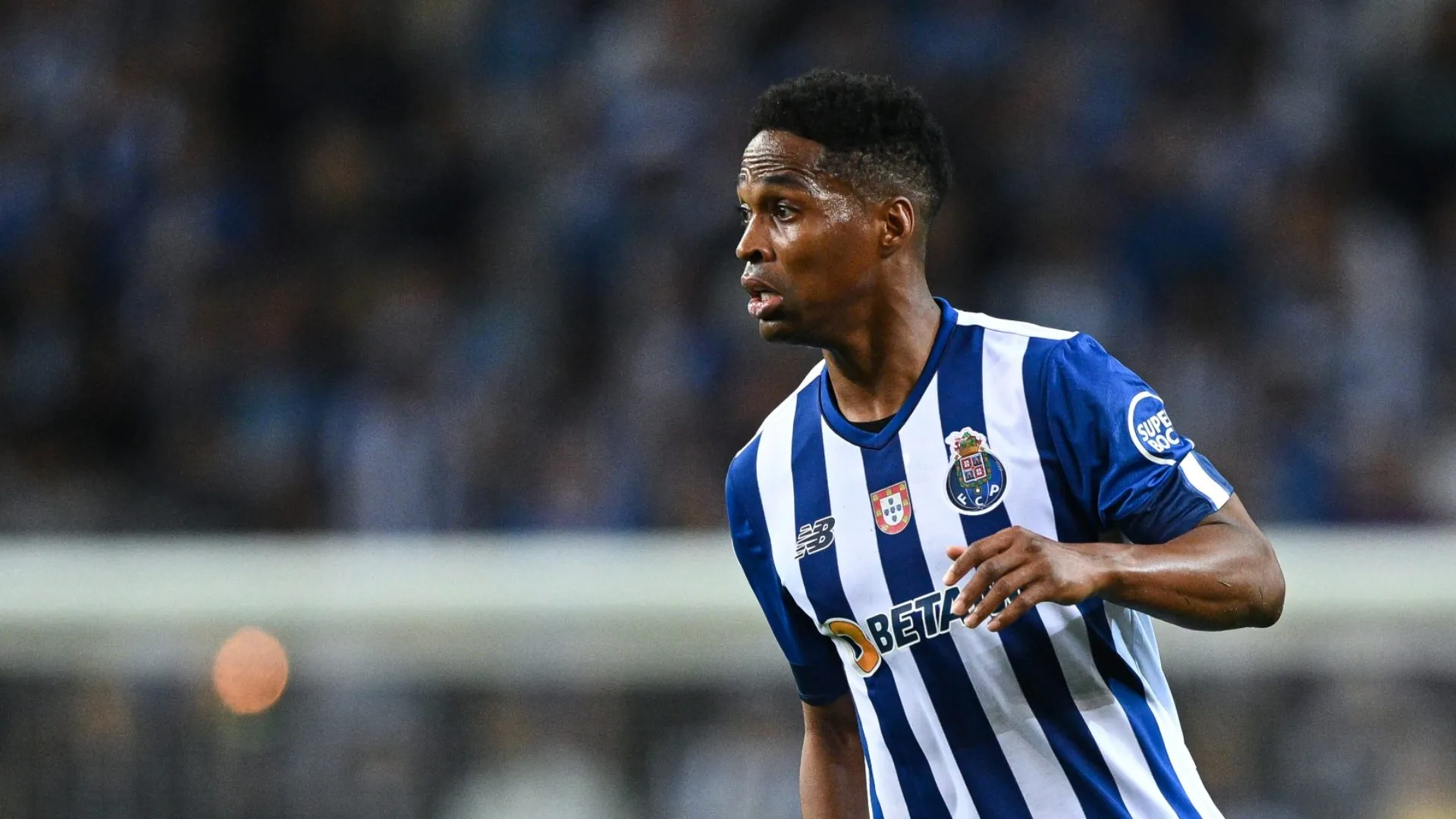 Wendell, lateral- esquerdo do Porto