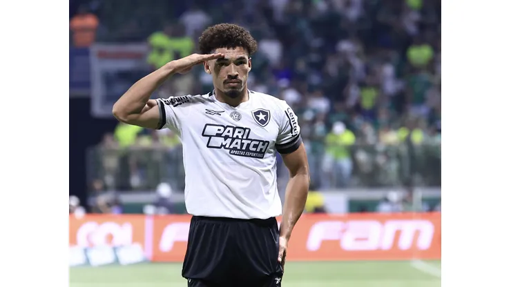 Adryelson durante confronto contra o Palmeiras no Brasileirão 2024.