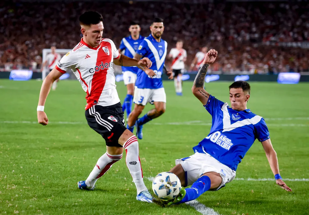 -+BUENOS AIRES, ARGENTINA – FEBRUARY 4: Franco Mastantuono of River Plate competes for the ball with Valentin Gomez of Velez Sarsfield during a Copa de la Liga 2024 group A match between River Plate and Velez Sarsfield at Estadio Mas Monumental Antonio Vespucio Liberti on February 4, 2024 in Buenos Aires, Argentina. (Photo by Marcelo Endelli/Getty Images)