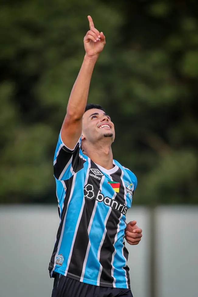 Guga, jovem da base do Grêmio (Imagem: Everton Silveira/Grêmio FBPA)