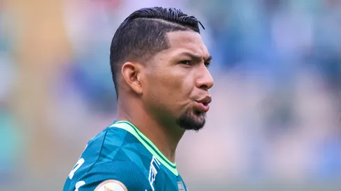 Rony jogador do Palmeiras durante partida contra o Santos no estadio Arena Barueri pelo campeonato Brasileiro A 2023. https://www.antenadosnofutebol.com.br/mercado-da-bola/palmeiras-e-fulham-definem-prazo-final-em-negociacao-por-andreas-pereira-ex-flamengo